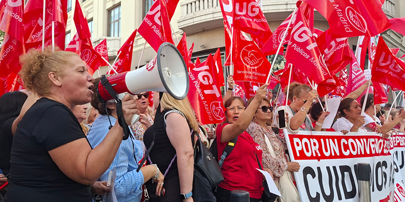 UGT y CCOO y reúnen a más de medio millar de personas en una concentración para exigir un convenio justo para la Dependencia